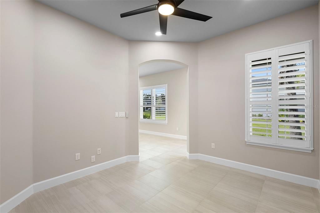 合同活跃: $394,000 (2 贝兹, 2 浴室, 1529 平方英尺)