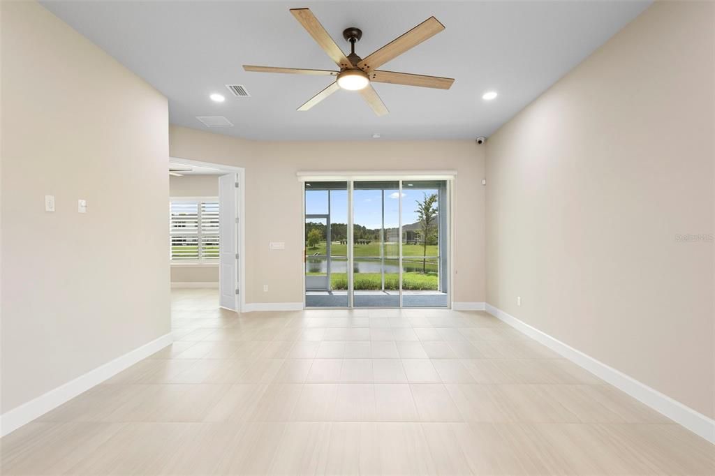 合同活跃: $394,000 (2 贝兹, 2 浴室, 1529 平方英尺)