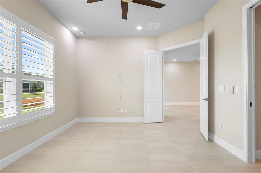 合同活跃: $394,000 (2 贝兹, 2 浴室, 1529 平方英尺)