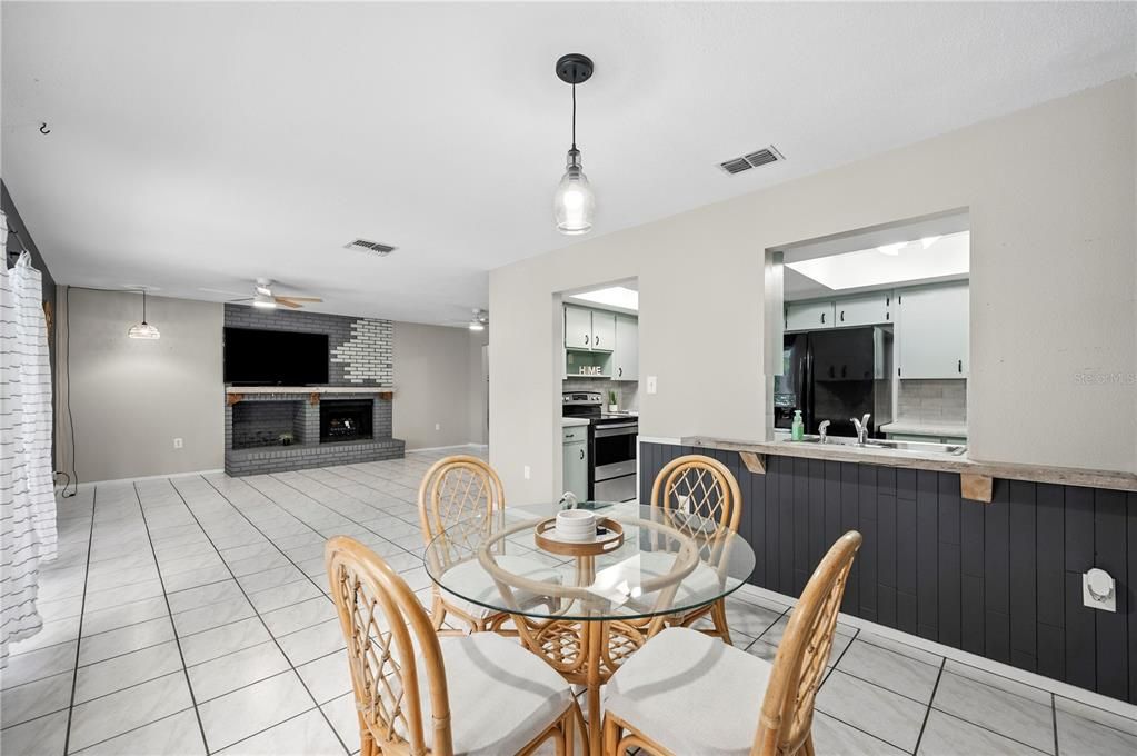 Activo con contrato: $264,500 (2 camas, 2 baños, 1380 Pies cuadrados)