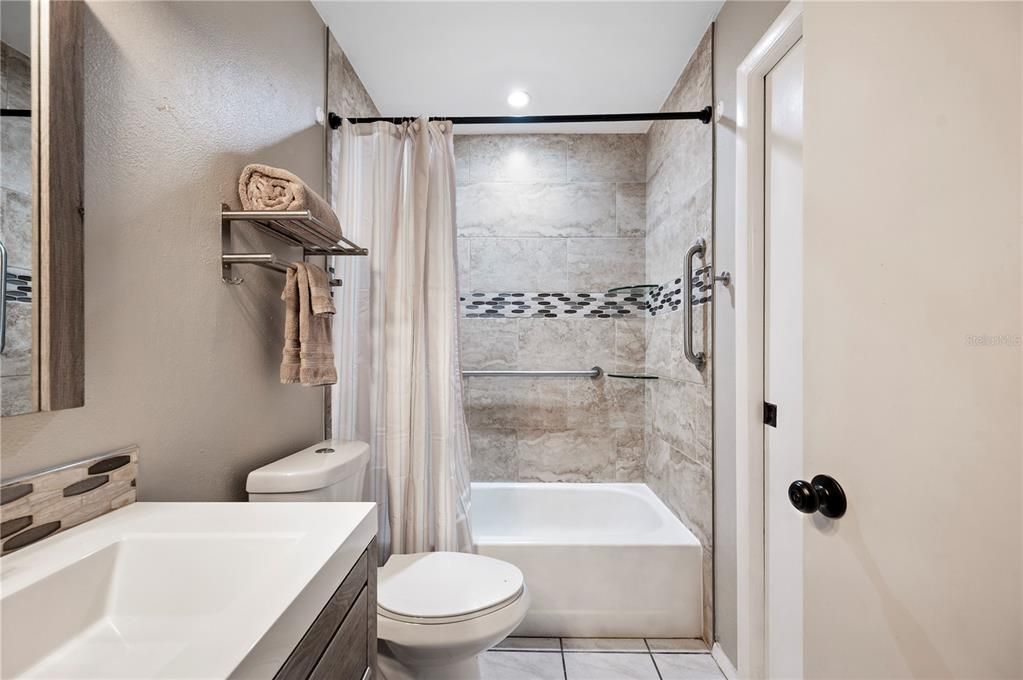 Activo con contrato: $264,500 (2 camas, 2 baños, 1380 Pies cuadrados)