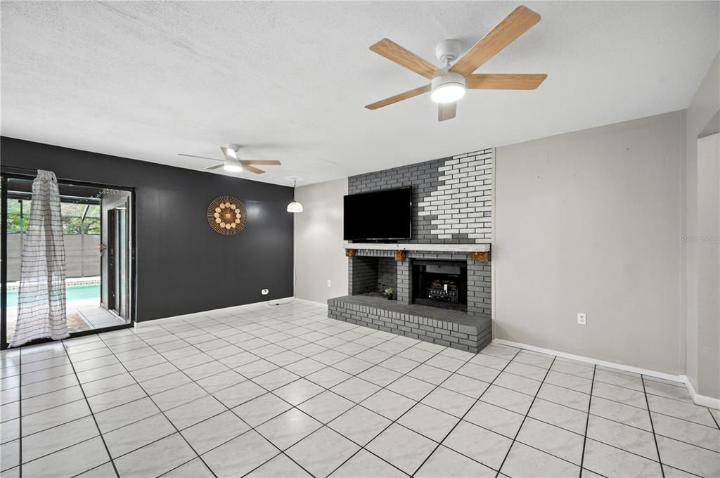 Activo con contrato: $264,500 (2 camas, 2 baños, 1380 Pies cuadrados)