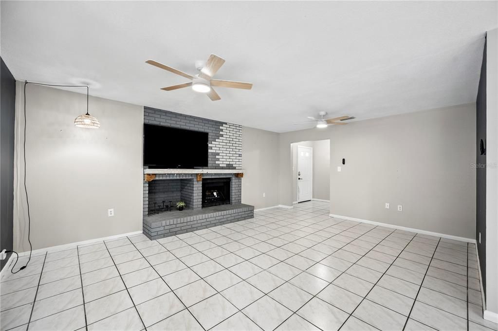 Activo con contrato: $264,500 (2 camas, 2 baños, 1380 Pies cuadrados)