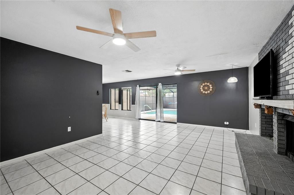 Activo con contrato: $264,500 (2 camas, 2 baños, 1380 Pies cuadrados)