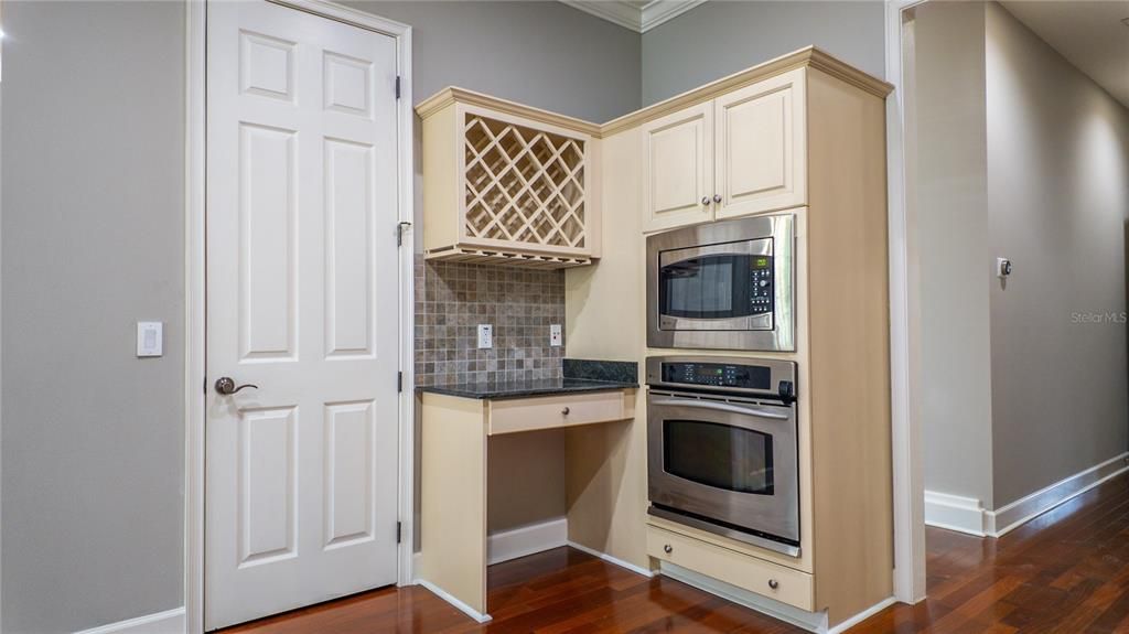 En Venta: $875,000 (4 camas, 3 baños, 3041 Pies cuadrados)