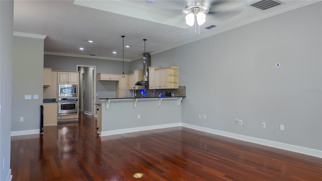 En Venta: $875,000 (4 camas, 3 baños, 3041 Pies cuadrados)