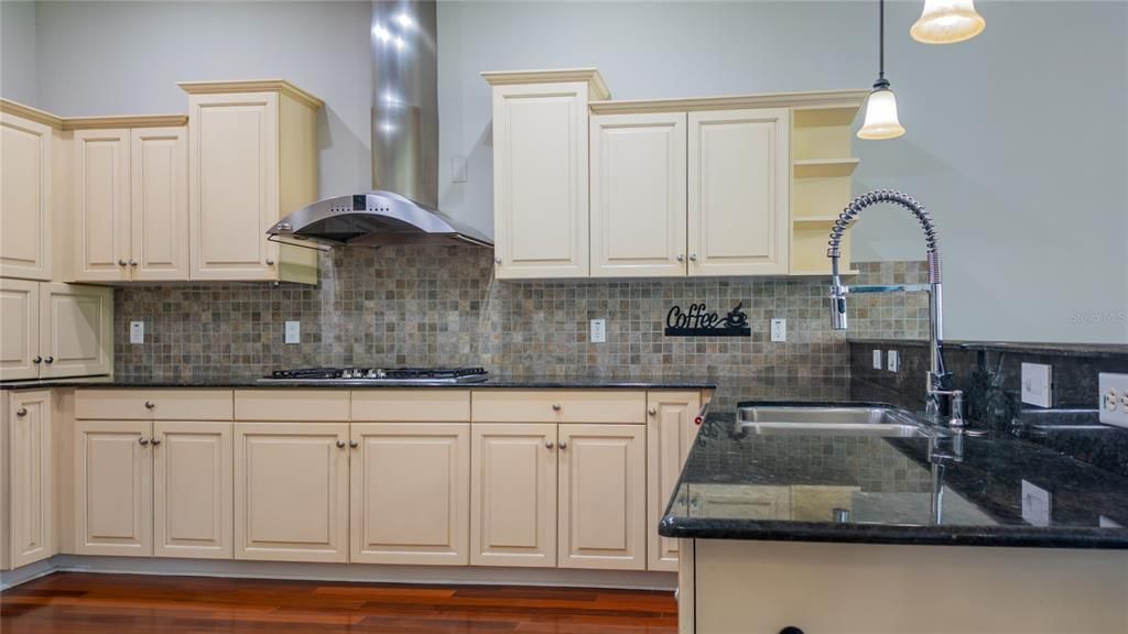 En Venta: $875,000 (4 camas, 3 baños, 3041 Pies cuadrados)