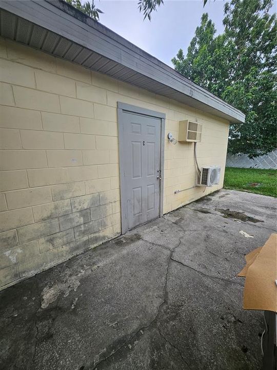 For Rent: $1,100 (0 beds, 1 baths, 140 Square Feet)