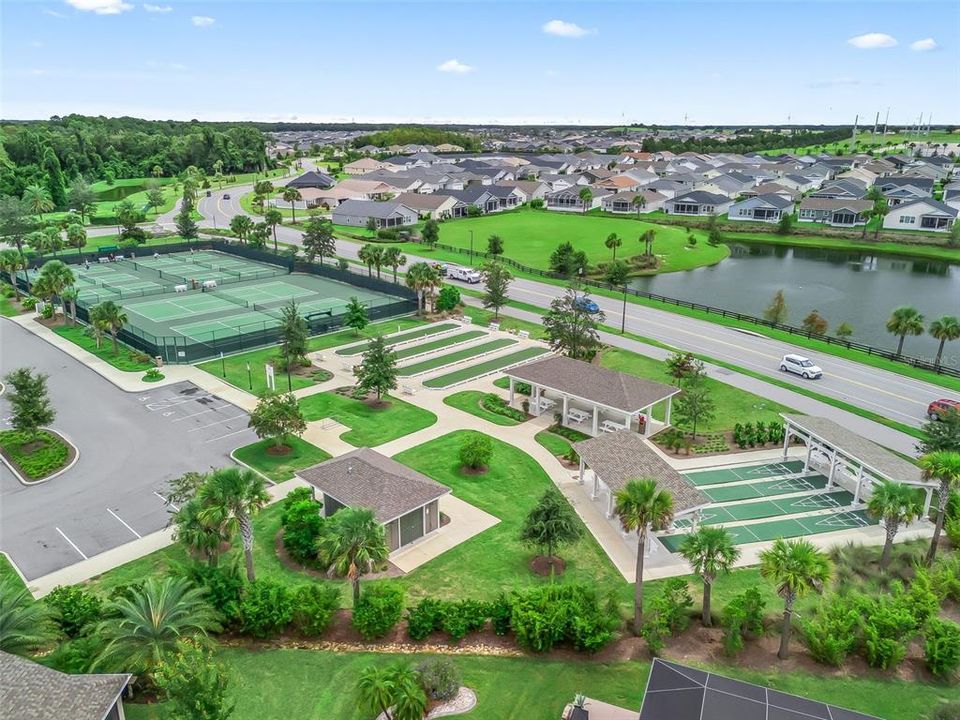 For Sale: $319,900 (2 beds, 2 baths, 1266 Square Feet)