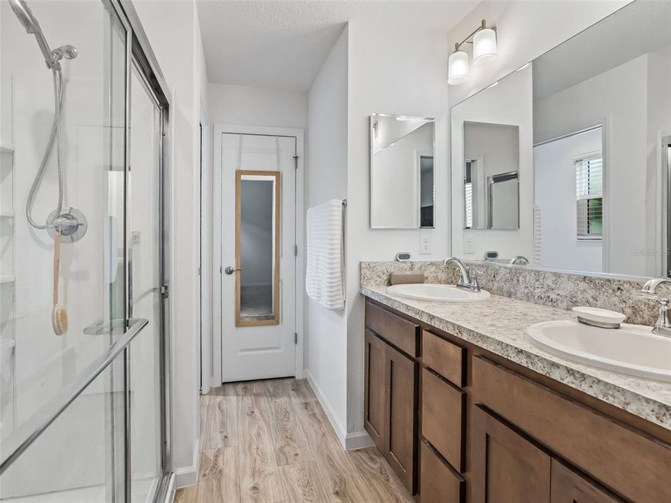 For Sale: $319,900 (2 beds, 2 baths, 1266 Square Feet)