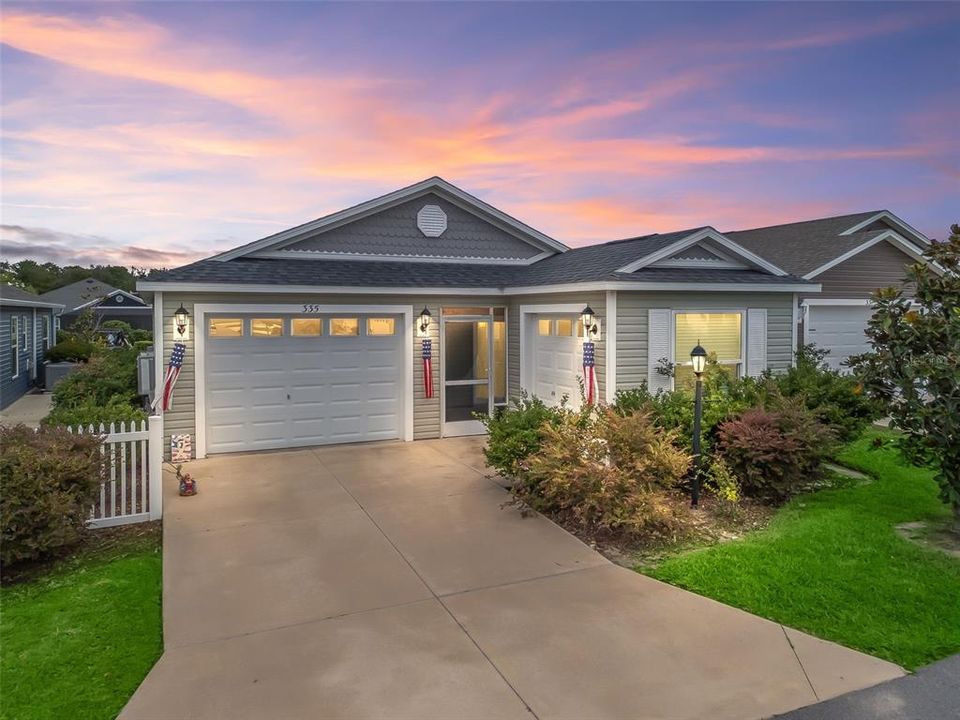 For Sale: $319,900 (2 beds, 2 baths, 1266 Square Feet)