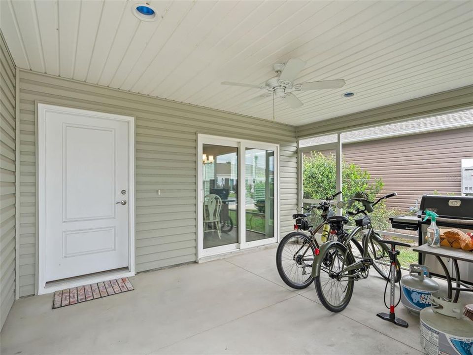 For Sale: $319,900 (2 beds, 2 baths, 1266 Square Feet)