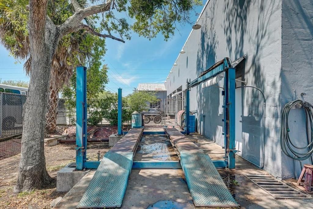 待售: $1,400,000 (0 贝兹, 0 浴室, 8100 平方英尺)