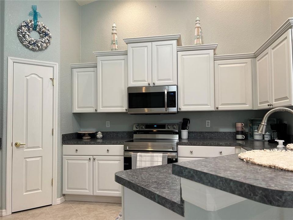 For Rent: $2,995 (3 beds, 2 baths, 1477 Square Feet)