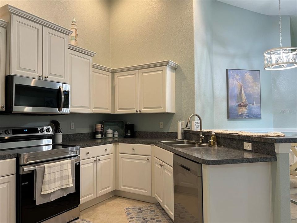 For Rent: $2,995 (3 beds, 2 baths, 1477 Square Feet)