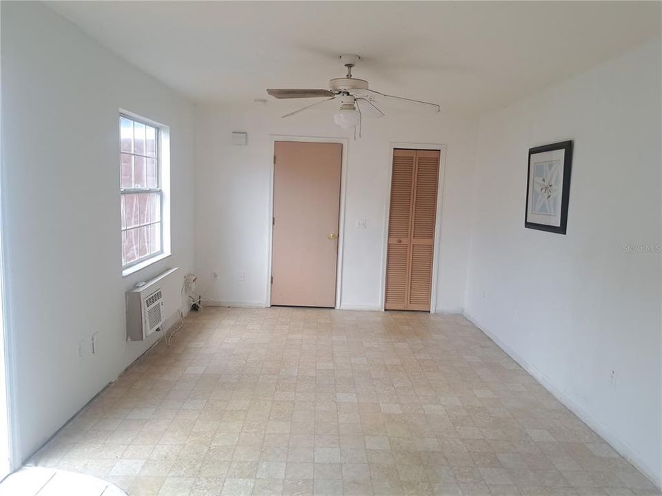 For Rent: $690 (1 beds, 1 baths, 265 Square Feet)