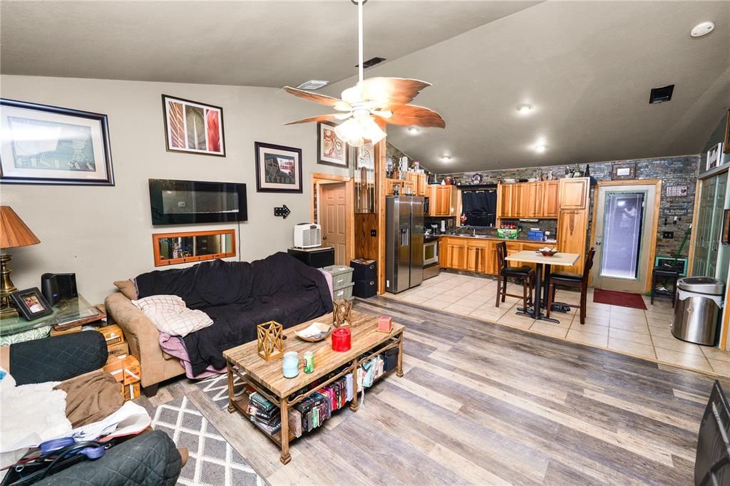 На продажу: $264,500 (3 спален, 2 ванн, 1260 Квадратных фут)