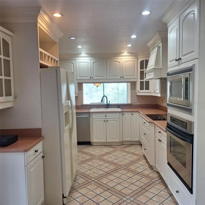 На продажу: $329,000 (3 спален, 2 ванн, 2012 Квадратных фут)