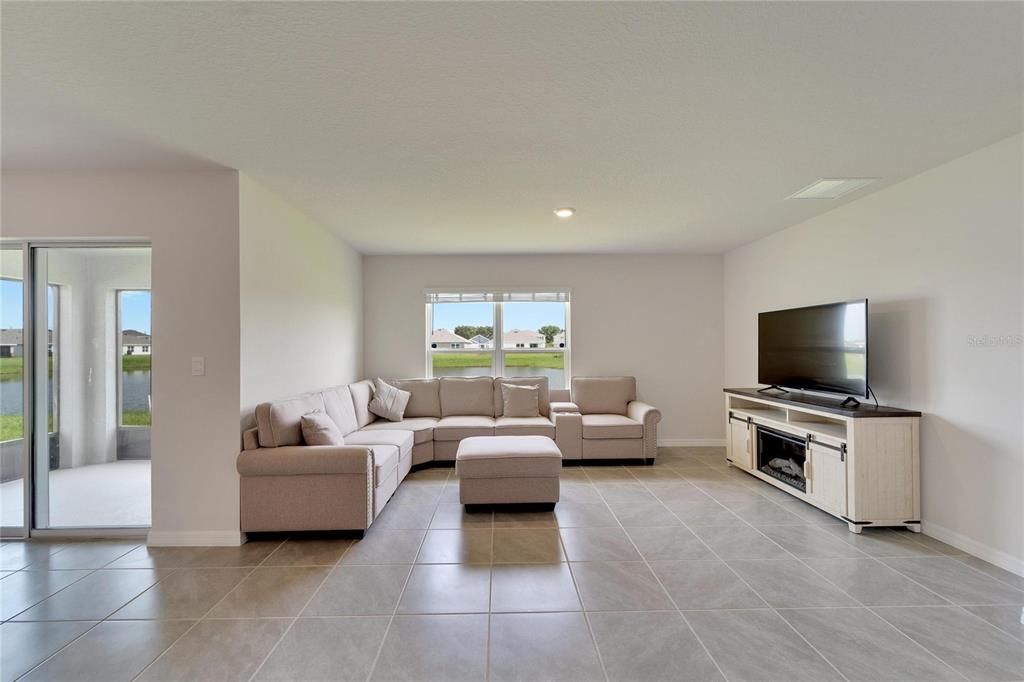 Active With Contract: $2,500 (4 beds, 2 baths, 1828 Square Feet)