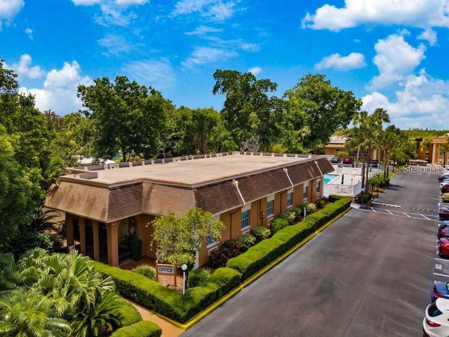 Active With Contract: $1,900 (2 beds, 1 baths, 987 Square Feet)