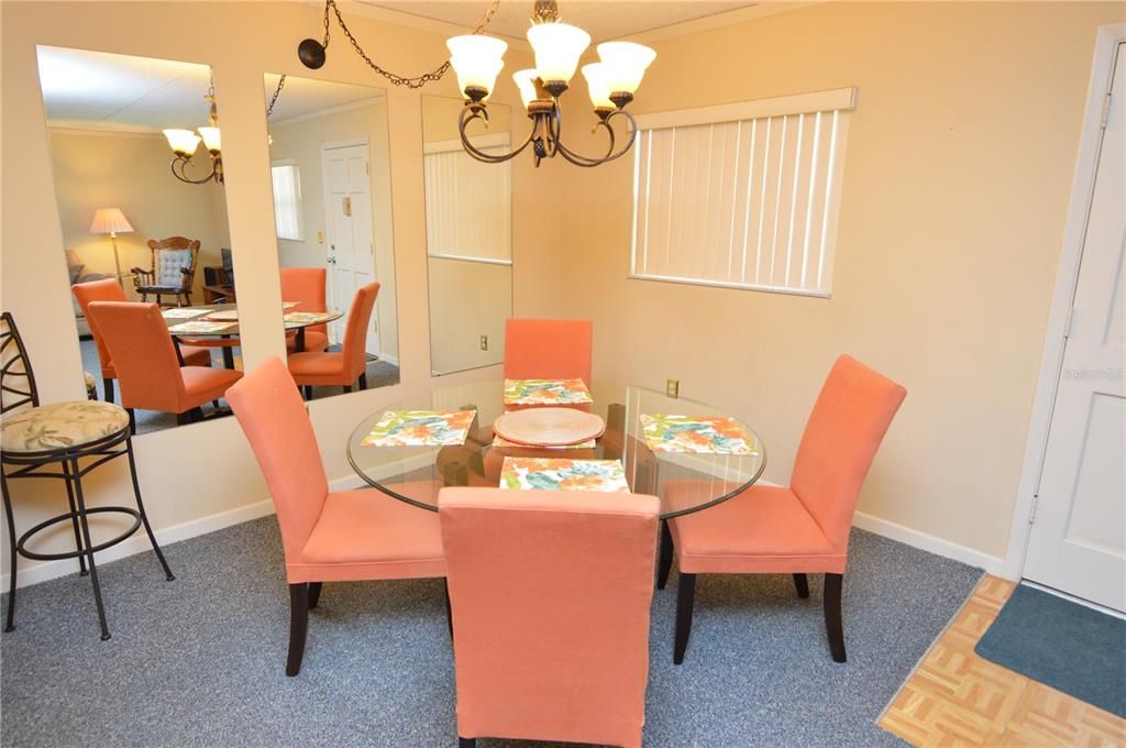 Active With Contract: $1,900 (2 beds, 1 baths, 987 Square Feet)