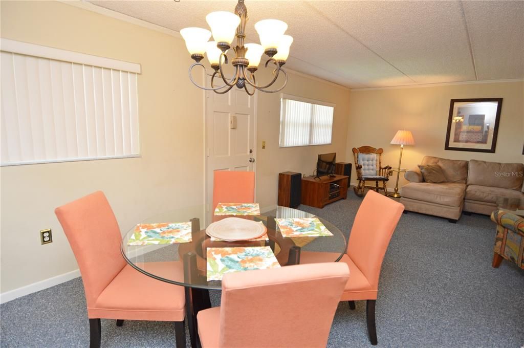 Active With Contract: $1,900 (2 beds, 1 baths, 987 Square Feet)
