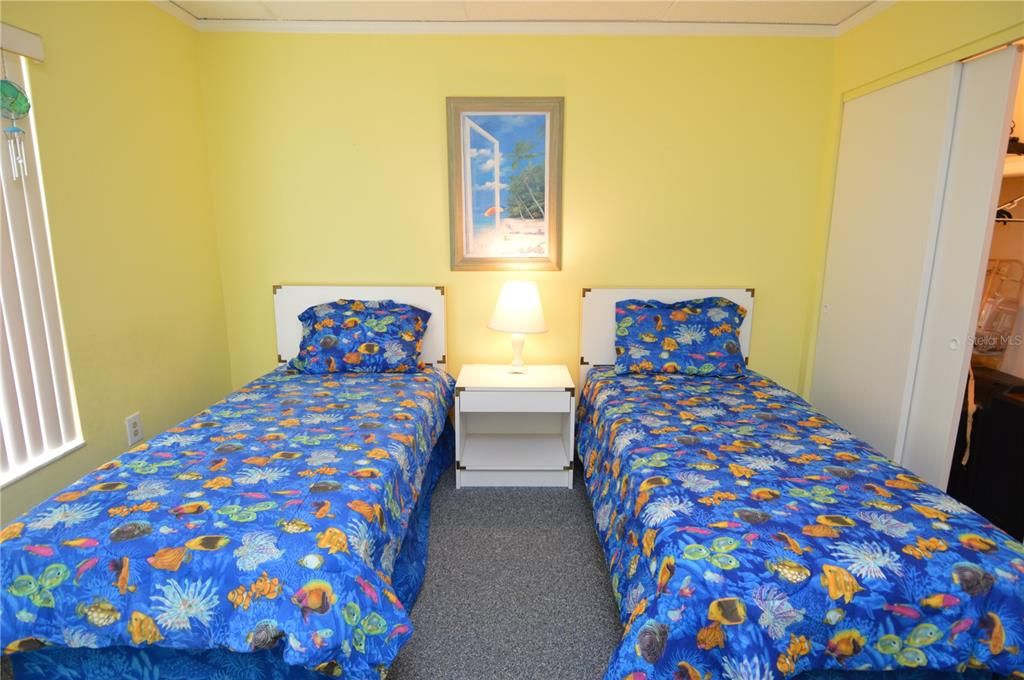 Active With Contract: $1,900 (2 beds, 1 baths, 987 Square Feet)