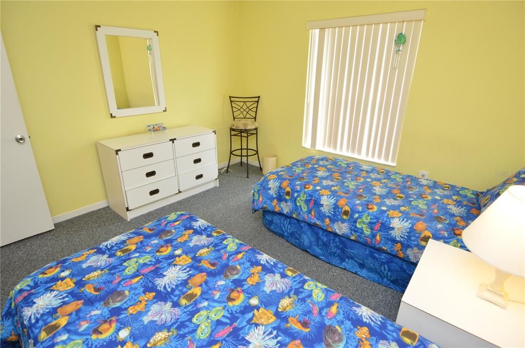 Active With Contract: $1,900 (2 beds, 1 baths, 987 Square Feet)