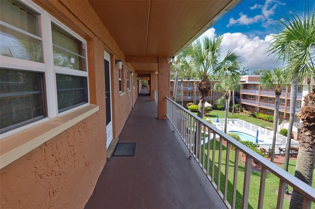 Active With Contract: $1,900 (2 beds, 1 baths, 987 Square Feet)