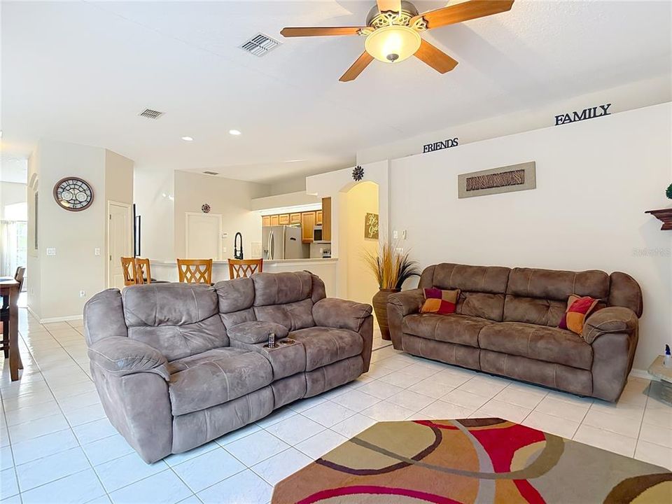 На продажу: $459,500 (3 спален, 2 ванн, 2386 Квадратных фут)