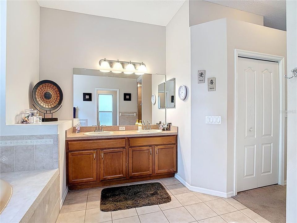 На продажу: $459,500 (3 спален, 2 ванн, 2386 Квадратных фут)