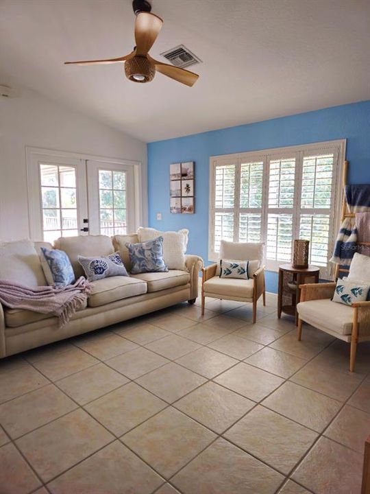 En Venta: $570,000 (3 camas, 3 baños, 1205 Pies cuadrados)