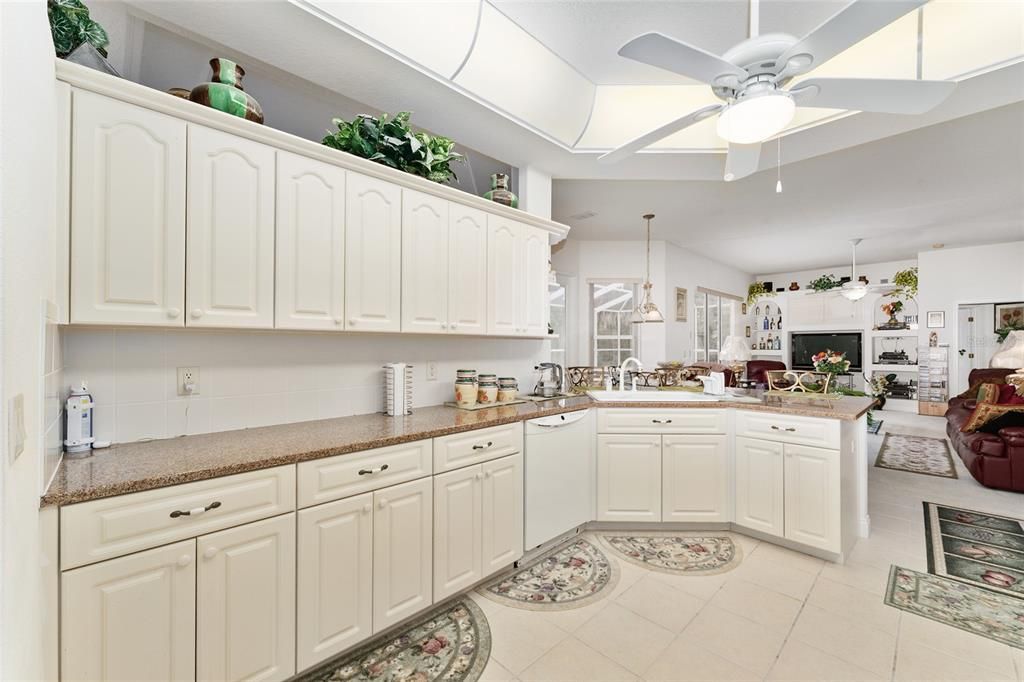 待售: $469,999 (4 贝兹, 3 浴室, 2505 平方英尺)