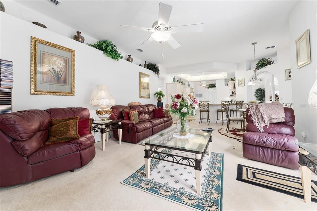 待售: $469,999 (4 贝兹, 3 浴室, 2505 平方英尺)