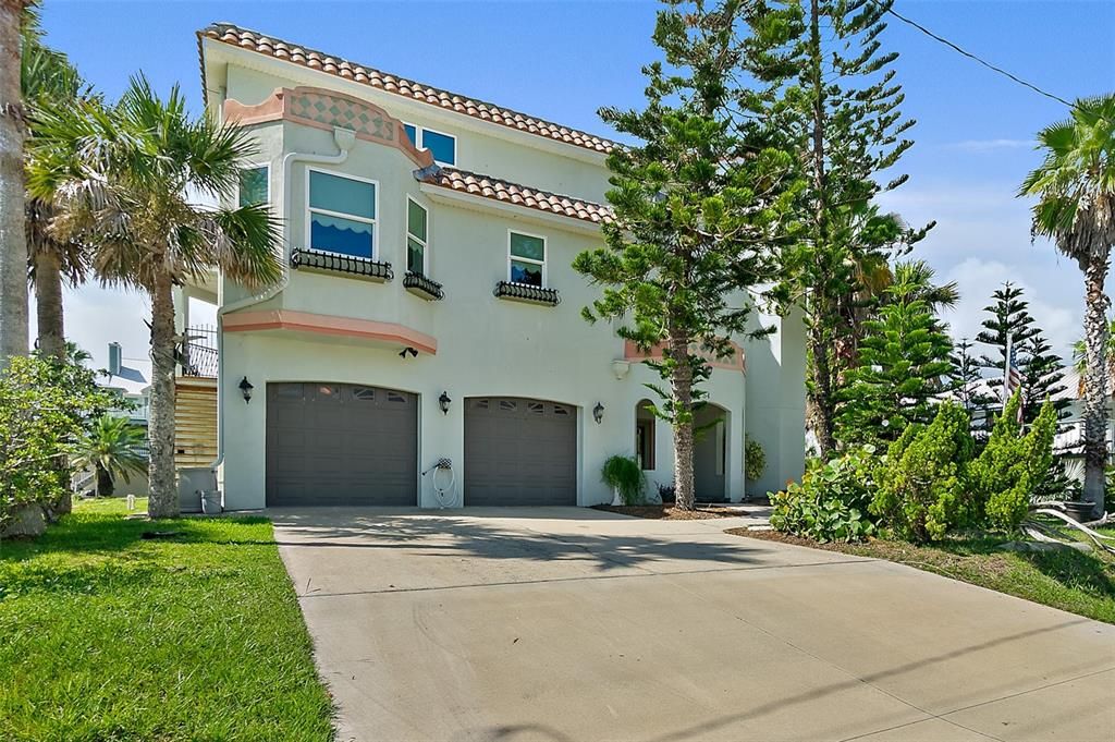 For Sale: $1,490,000 (5 beds, 5 baths, 3639 Square Feet)