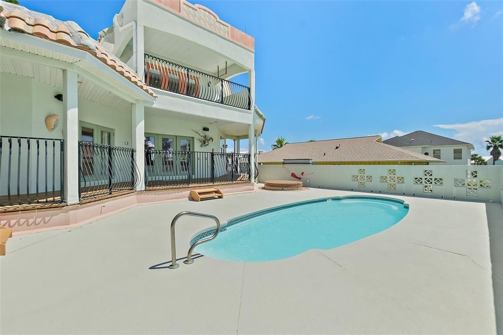 For Sale: $1,490,000 (5 beds, 5 baths, 3639 Square Feet)