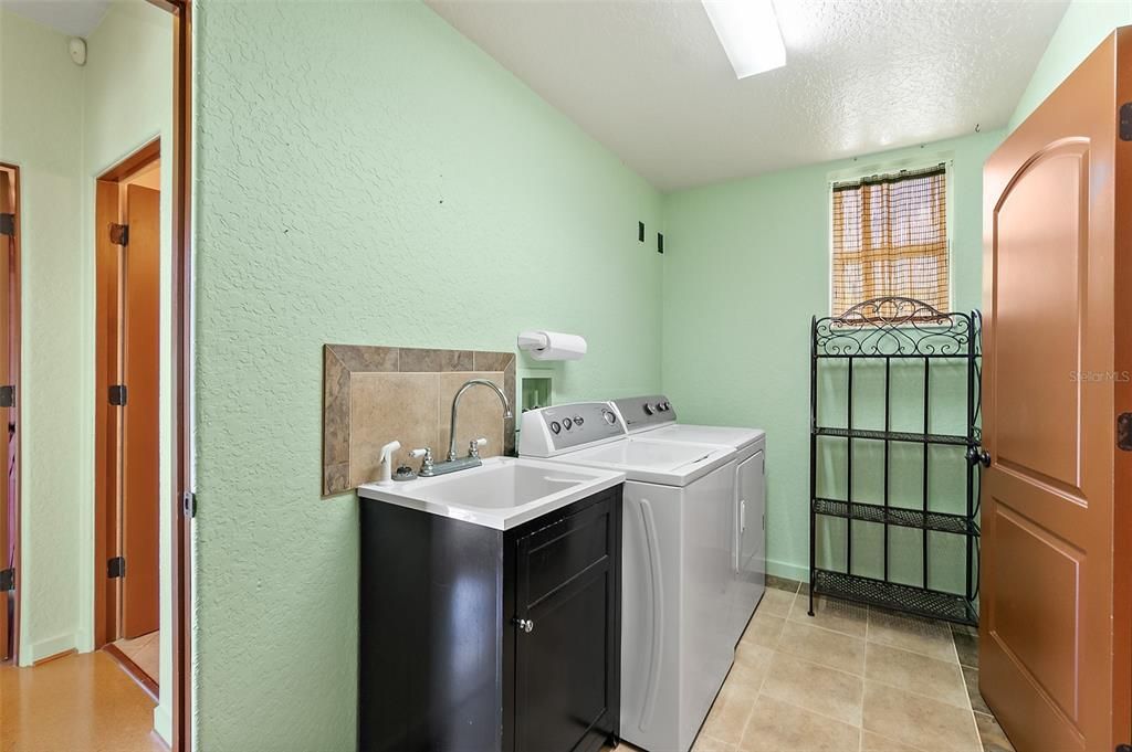 For Sale: $1,490,000 (5 beds, 5 baths, 3639 Square Feet)