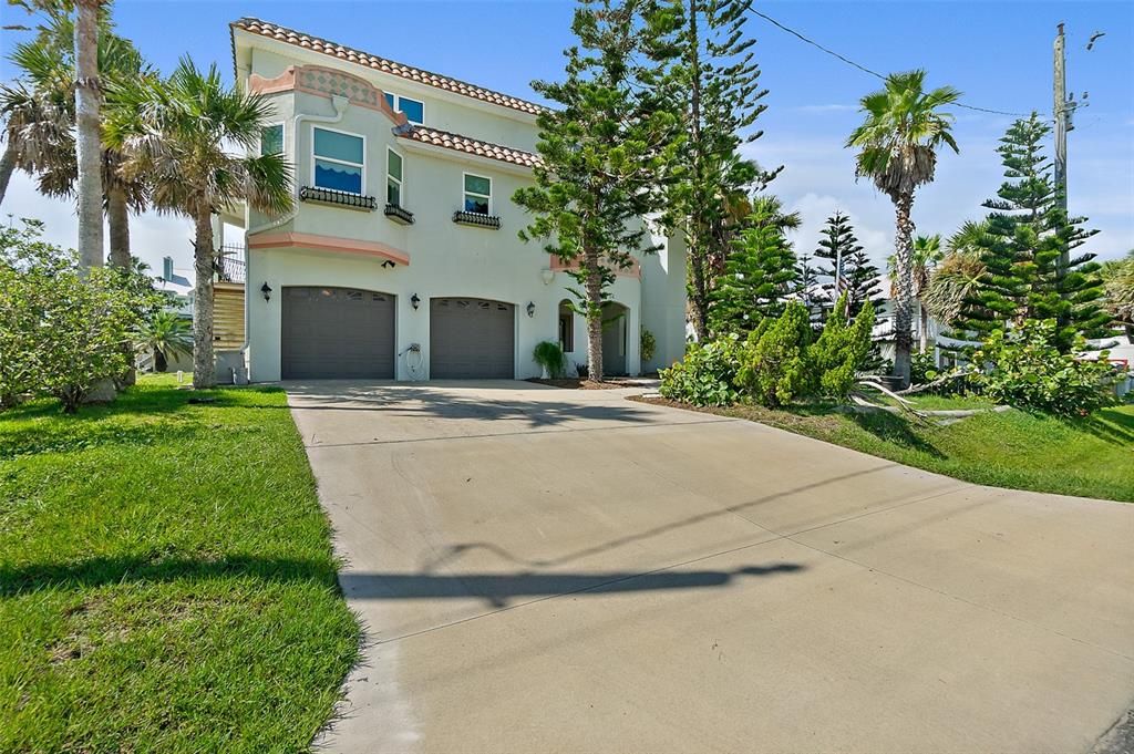 For Sale: $1,490,000 (5 beds, 5 baths, 3639 Square Feet)