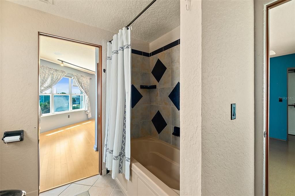 For Sale: $1,490,000 (5 beds, 5 baths, 3639 Square Feet)