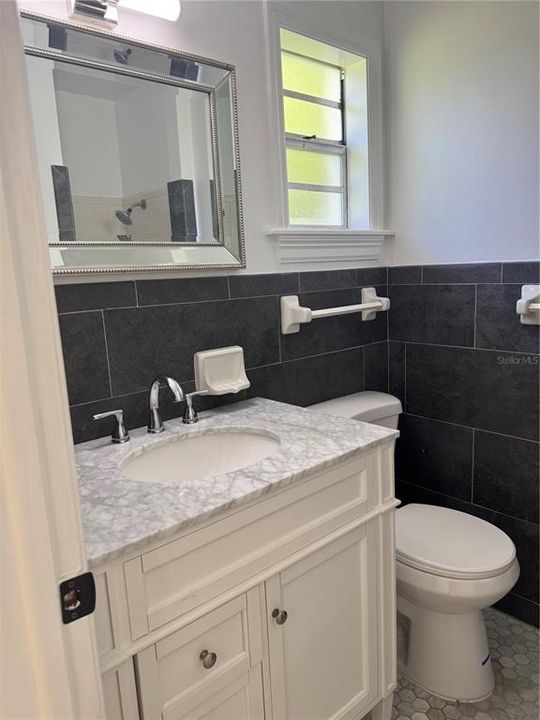 合同活跃: $249,900 (3 贝兹, 2 浴室, 1983 平方英尺)