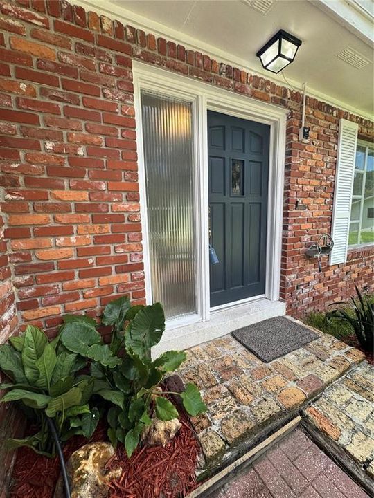 合同活跃: $249,900 (3 贝兹, 2 浴室, 1983 平方英尺)