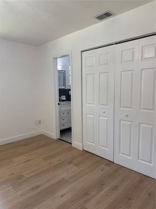 合同活跃: $249,900 (3 贝兹, 2 浴室, 1983 平方英尺)