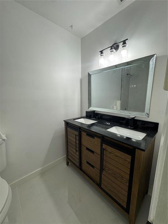 合同活跃: $249,900 (3 贝兹, 2 浴室, 1983 平方英尺)