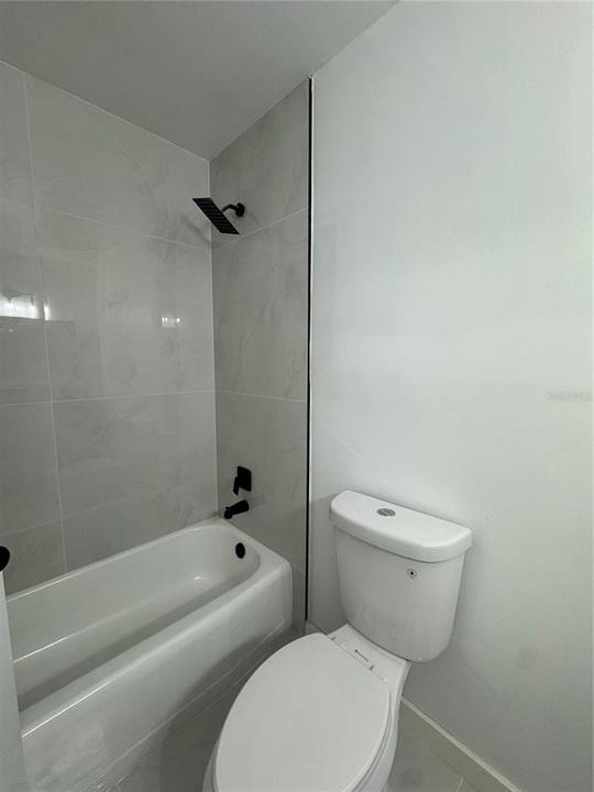 合同活跃: $249,900 (3 贝兹, 2 浴室, 1983 平方英尺)