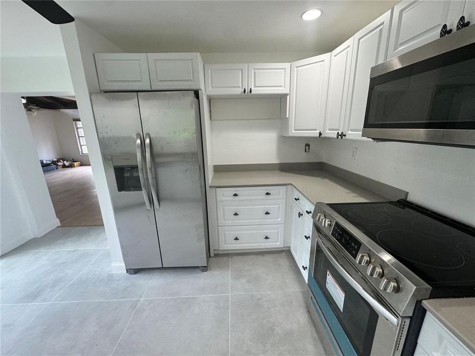 合同活跃: $249,900 (3 贝兹, 2 浴室, 1983 平方英尺)