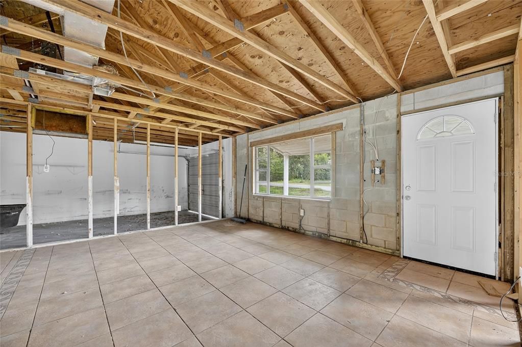 For Sale: $99,800 (3 beds, 2 baths, 1000 Square Feet)