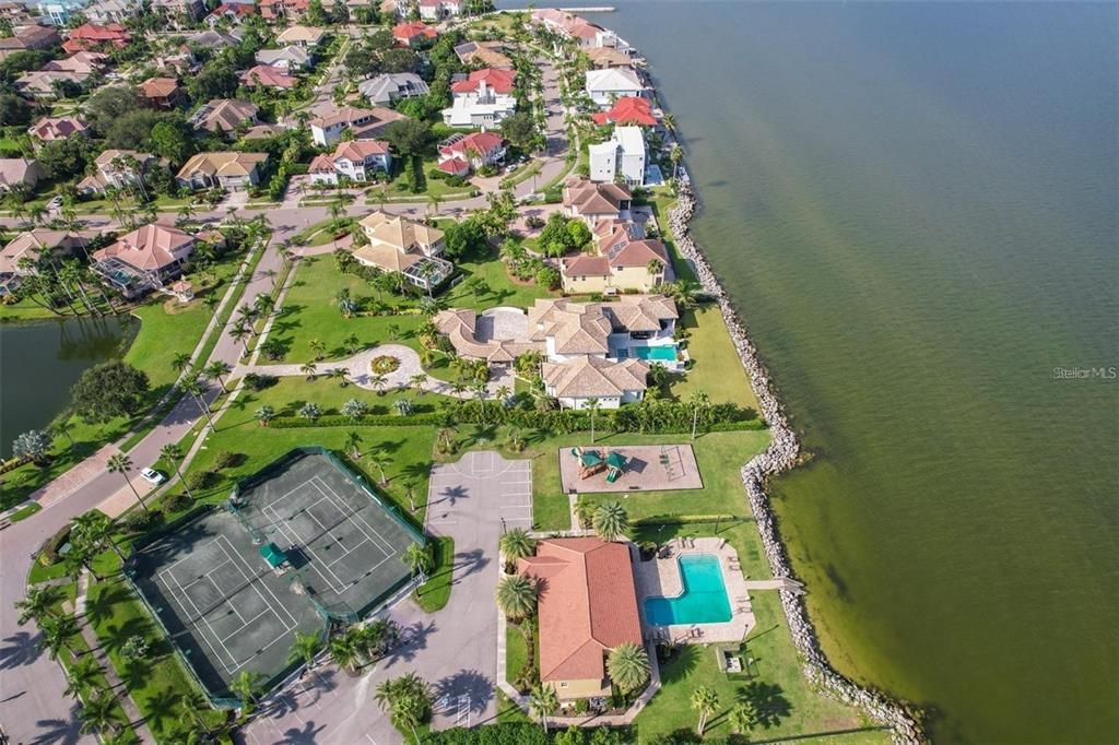 На продажу: $295,000 (0.35 acres)