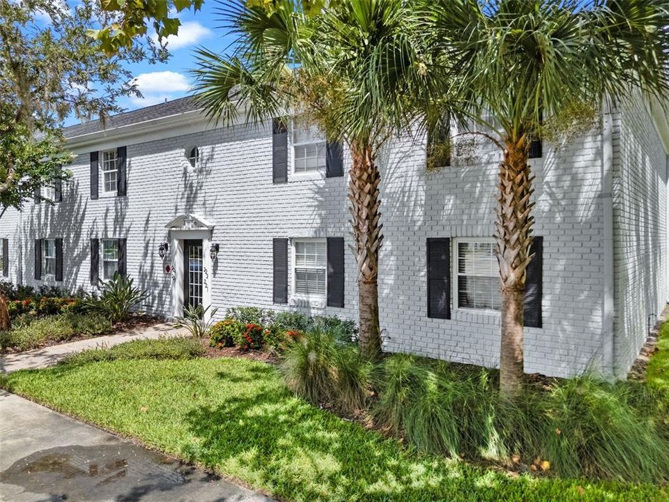 For Sale: $179,900 (2 beds, 2 baths, 953 Square Feet)