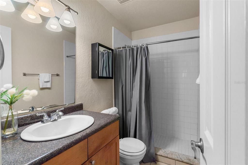 For Sale: $179,900 (2 beds, 2 baths, 953 Square Feet)