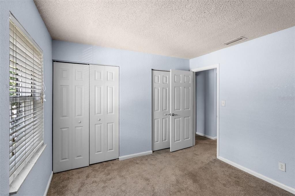 For Sale: $179,900 (2 beds, 2 baths, 953 Square Feet)